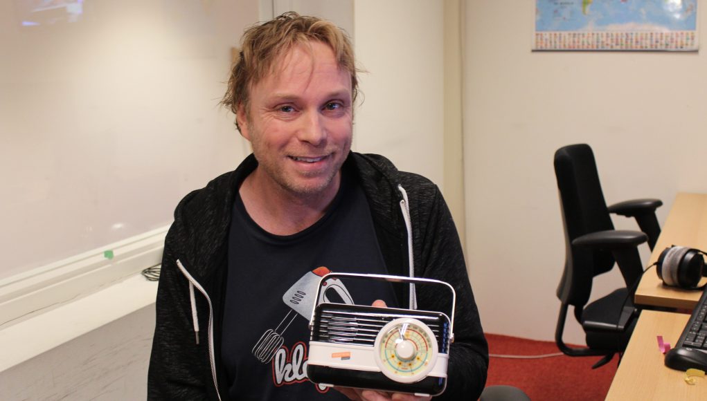 Matijn Nijhuis met zijn RadioFreak Award